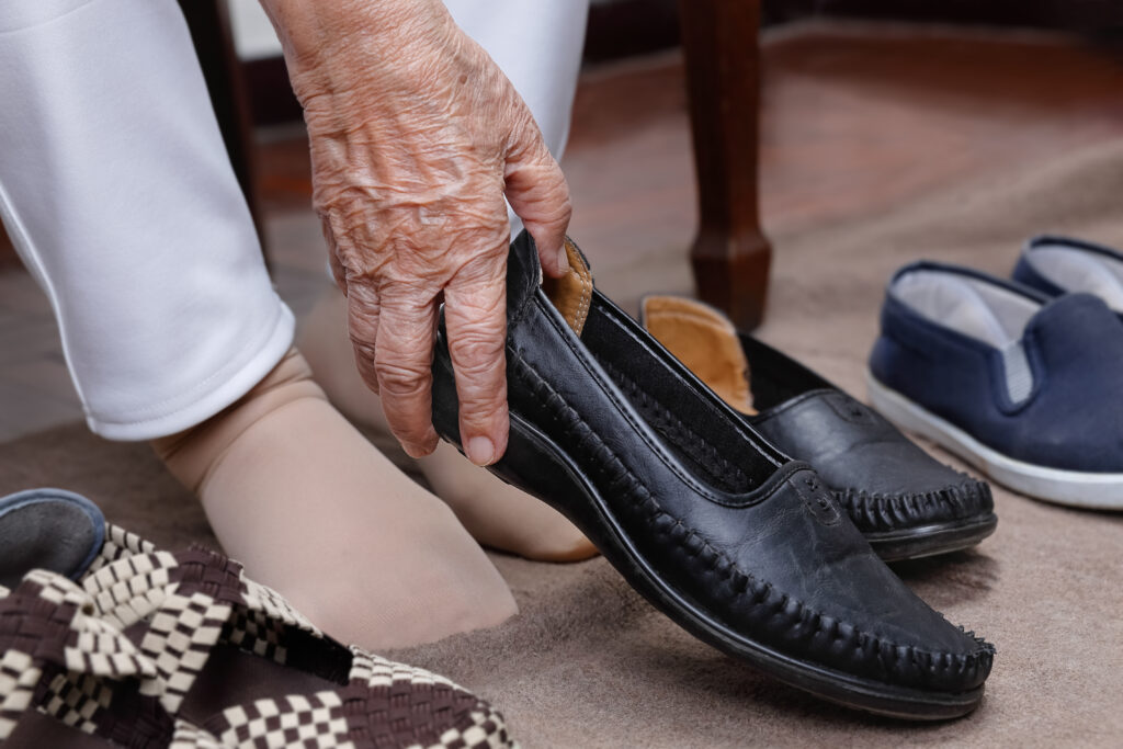 best shoes for swollen ankles and feet, best shoes for swollen pregnant feet, shoes for extremely swollen feet